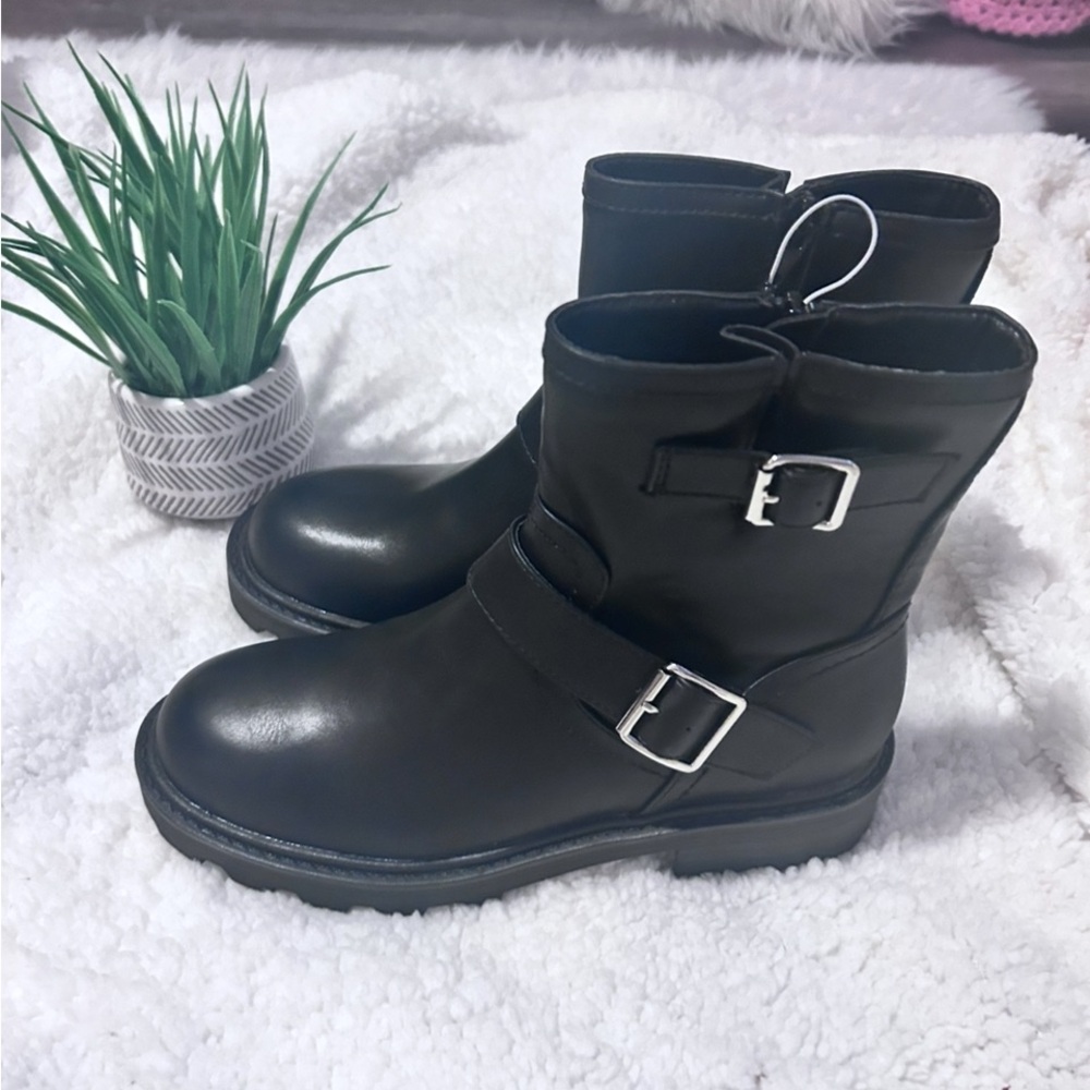 50%offw❤️ Madden Girl Fareway Paris Black Women's Combat Boots Size 7 New goth